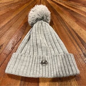☀️ EUC Michael Kors Pom Beanie